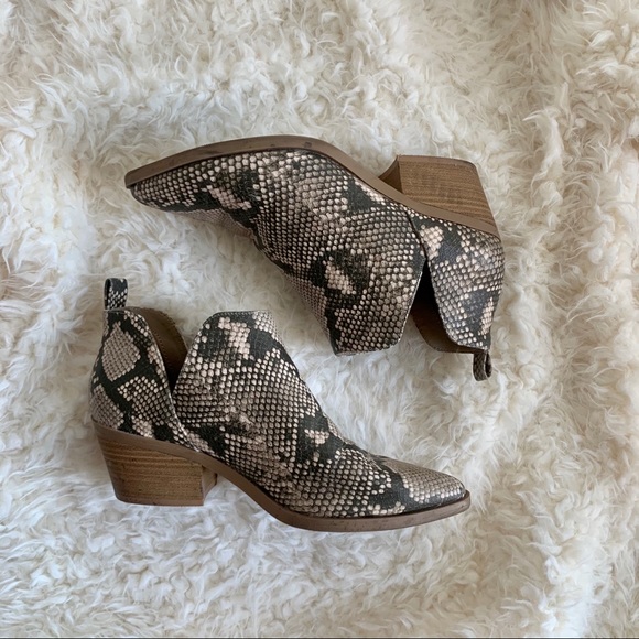 UNIVERSAL THREAD Cari Snake Print Ankle Bootie - Picture 8 of 8